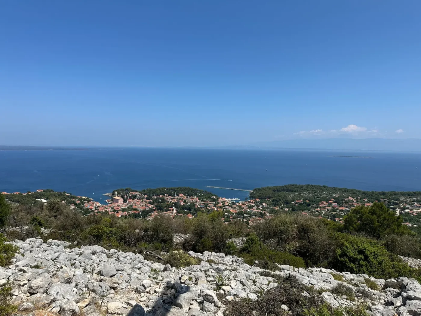 Blick vom Radweg auf Veli Lošinj
