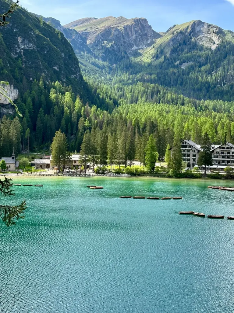 Boote am Pragser Wildsee