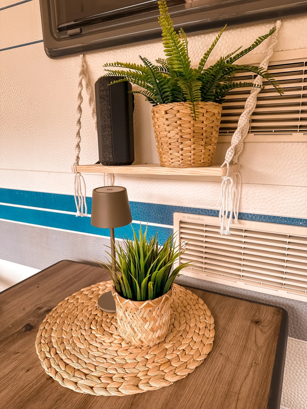 Runder Seegras-Untersetzer im Boho-Stil – schützt Tisch und ergänzt Wohnwagen Deko