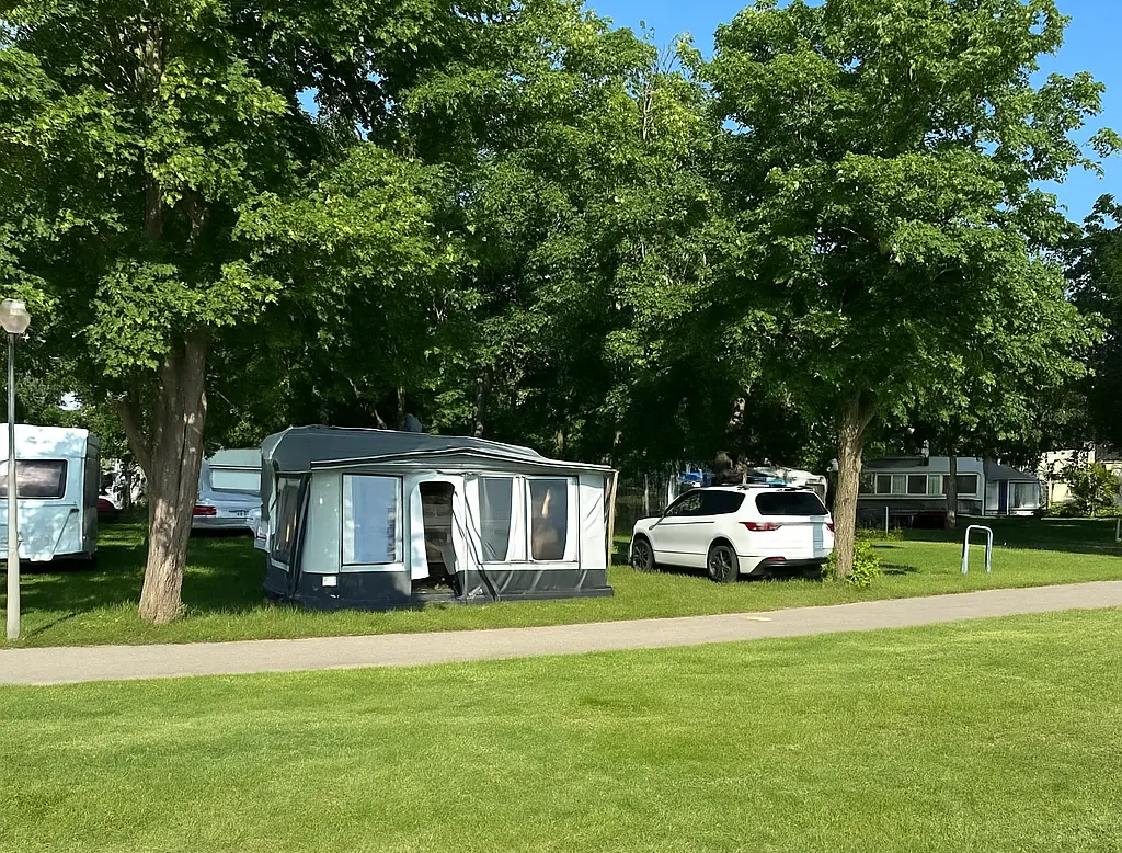 Stellplatz am Campingplatz Zicksee