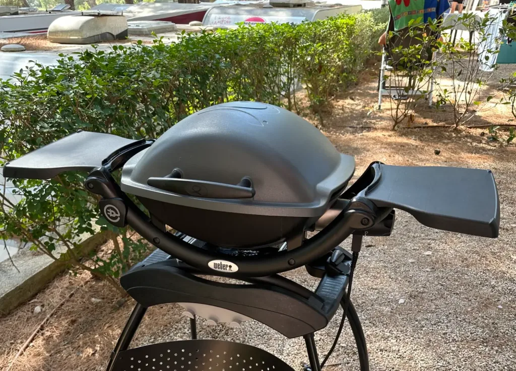 Weber Q1400 Elektrogrill am Stellplatz – sicher grillen ohne offenes Feuer im Wohnwagenurlaub