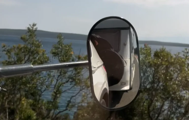 Wie schnell mit Wohnwagen in Kroatien? Kroatien-Tempolimits: Auto 130/110/90/50, Gespann 90/80/80/50 – kompakter Überblick