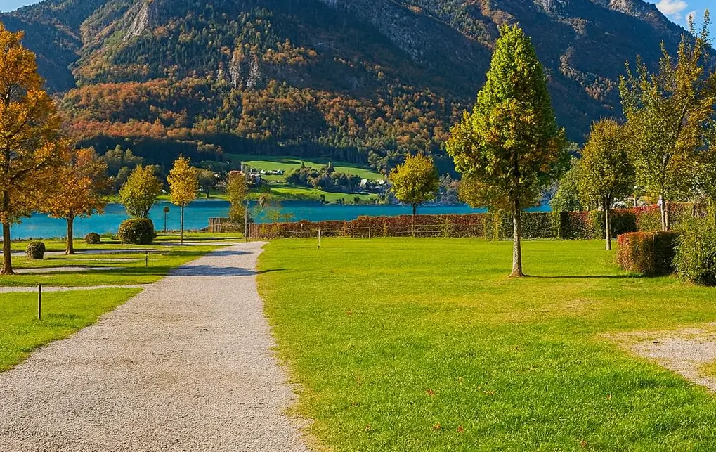 Blick über den Campingplatz Wolfgangsee Birkenstrand