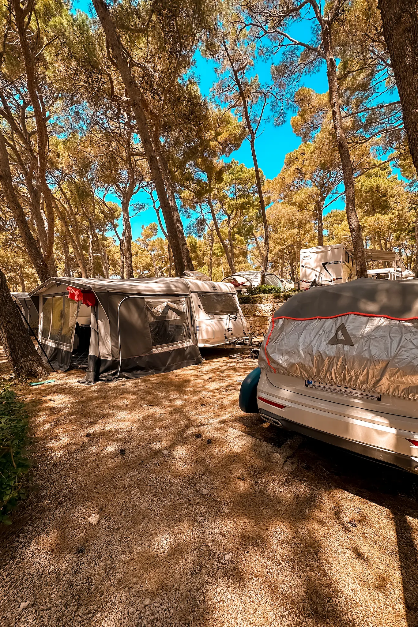 Regeln beim Camping mit dem Wohnwagen: Platzordnung, Etikette
