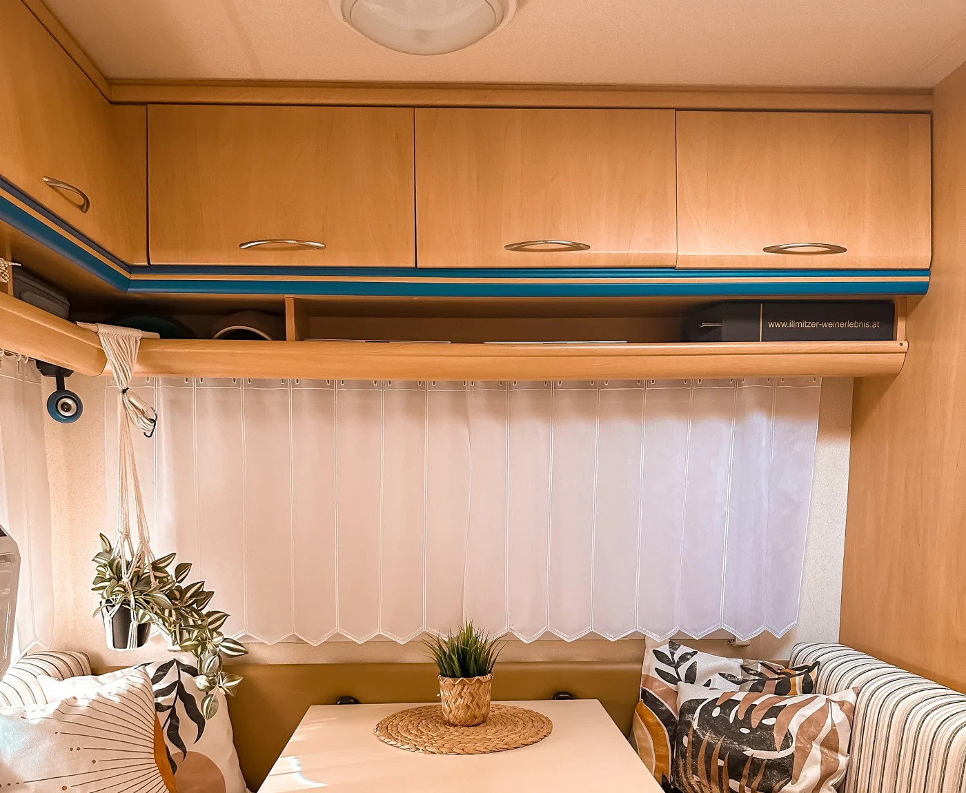 Wohnwagen Innenraum: Mit Korrekter Anwendung eines Wohnwagen-Entfeuchters ist der Wohnwagen auch nach dem Winter trocken