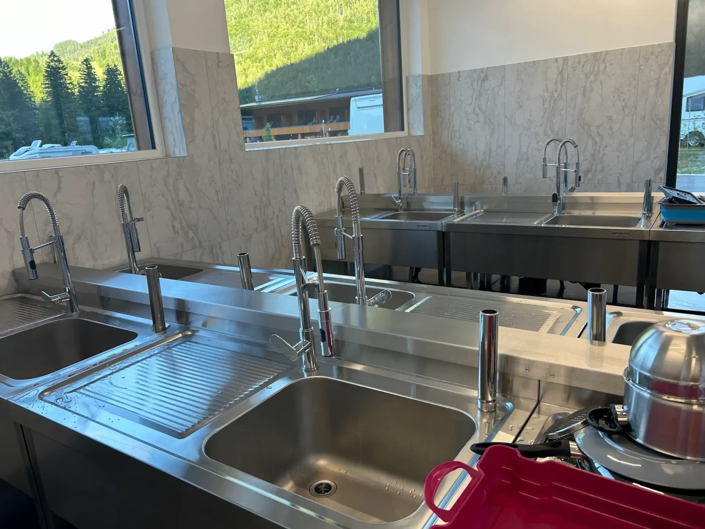 Abwaschbereich im Sanitärgebäude