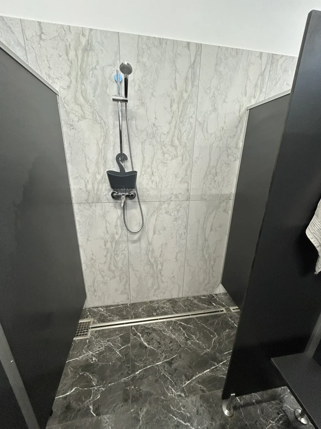 Moderne Dusche im Sanitärhaus