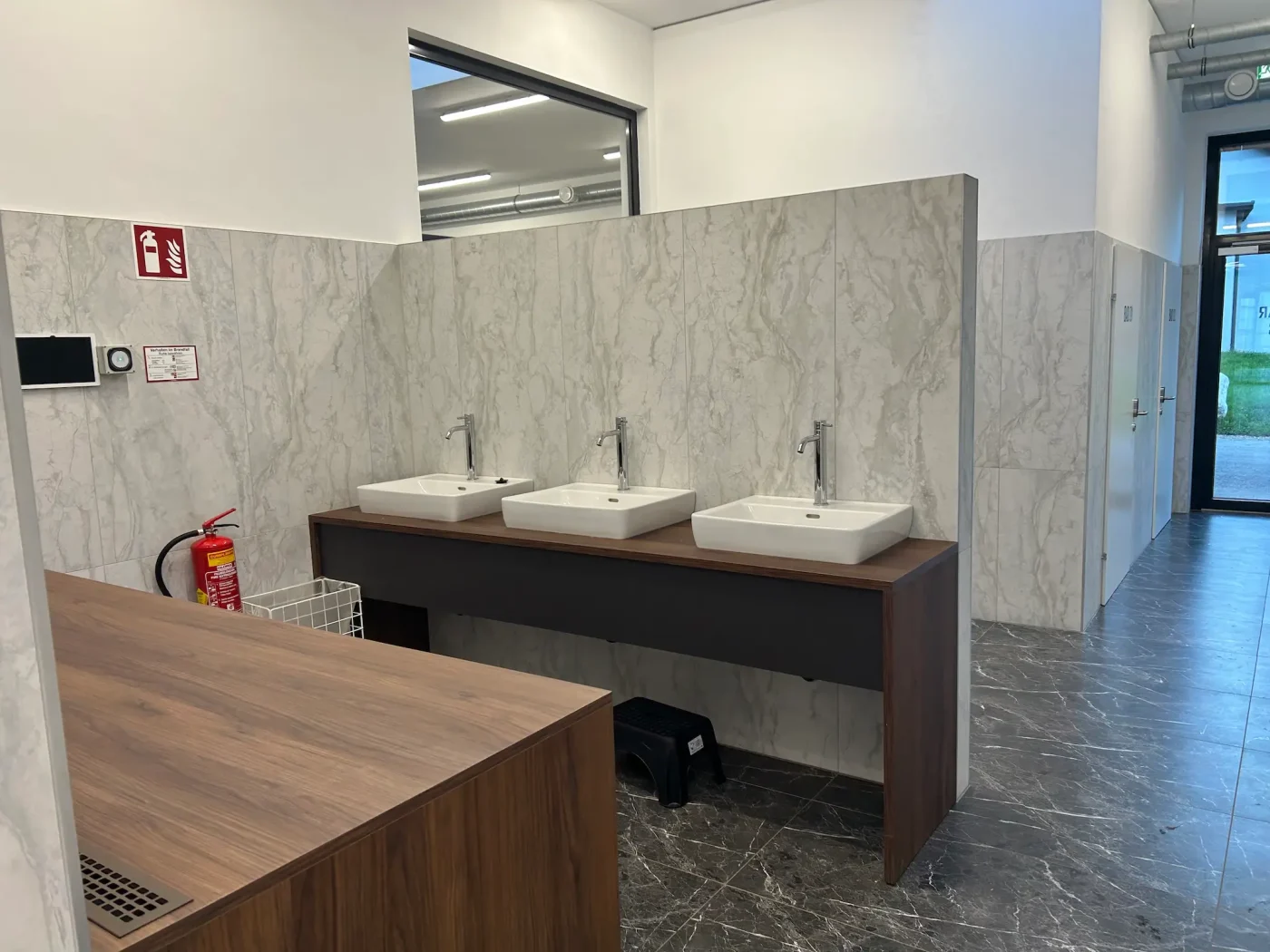 Waschbecken im Sanitärgebäude