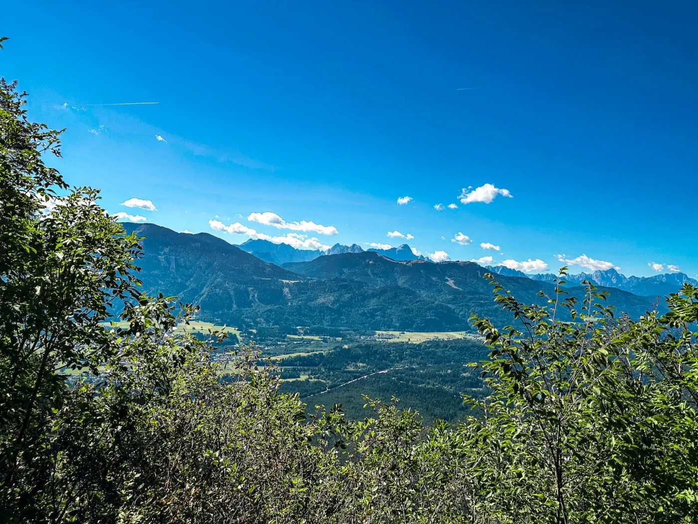 Blick vom Parkplatz P3 Julierblick auf die Julischen Alpen
